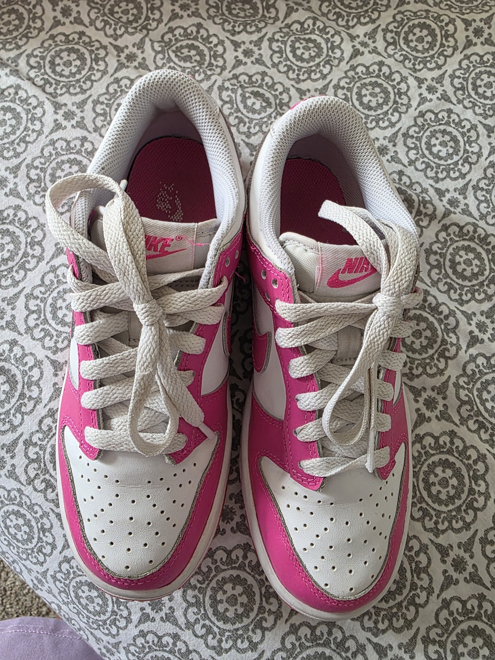 Nike White & Hot Pink Low-Top Sneakers - Bold Pink Accents